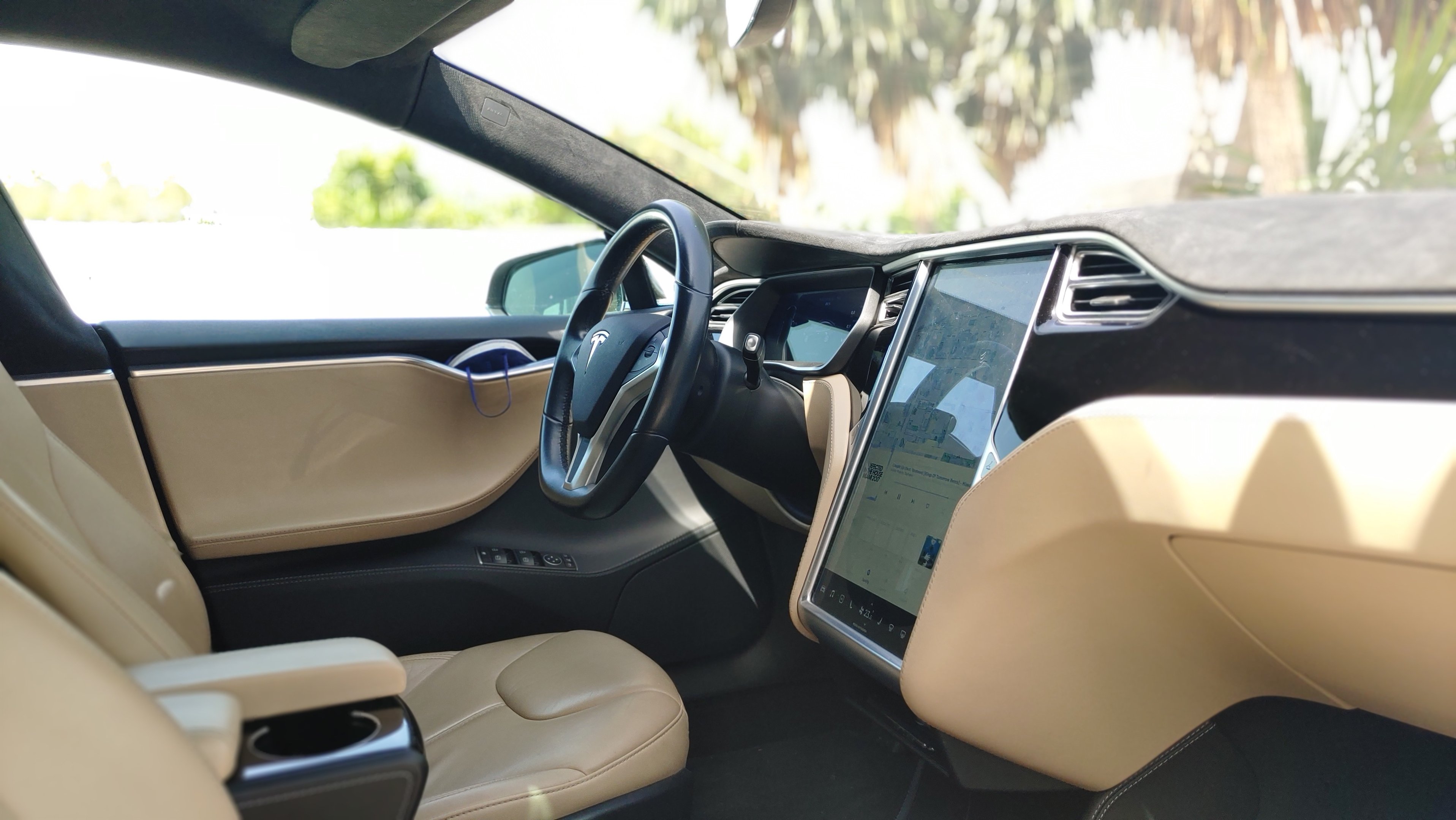 Interior de vehículo eléctrico preparado para alquiler